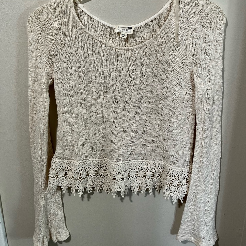 Pretty Sweater-Lacy Hem.  Medium - Picture 6 of 6